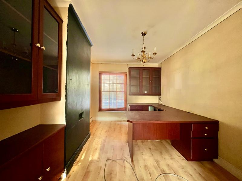 8 Bedroom Property for Sale in Hout Bay Western Cape